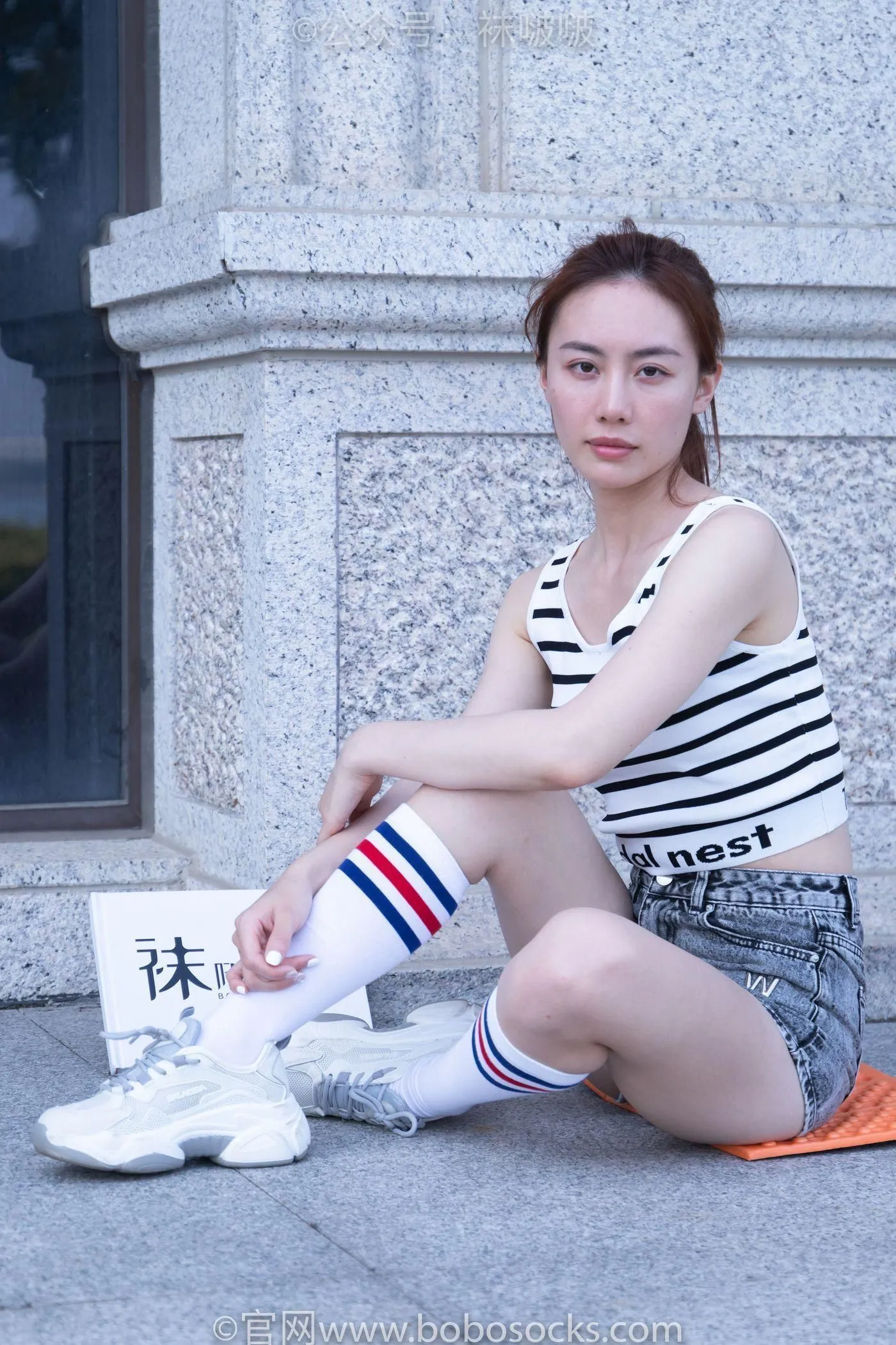 [BoBoSocks袜啵啵]NO.006 小米-运动鞋、白色小腿袜、裸足 [130P]插图1